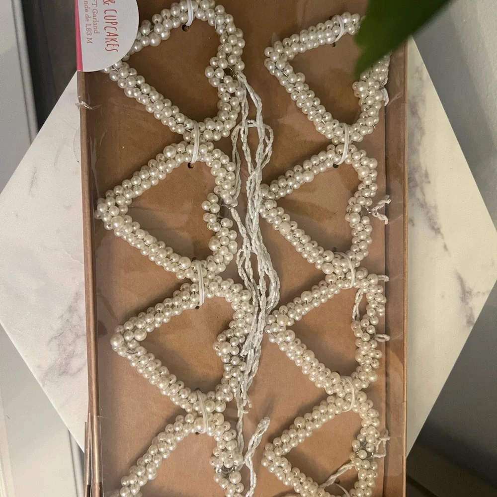 Love & Cupcakes 6-Foot Pearl Heart Garland Decoration - Picture 4 of 4